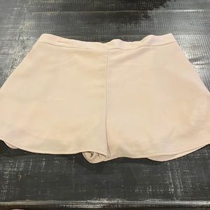 Women’s cream lined dress shorts size large, new without tags
